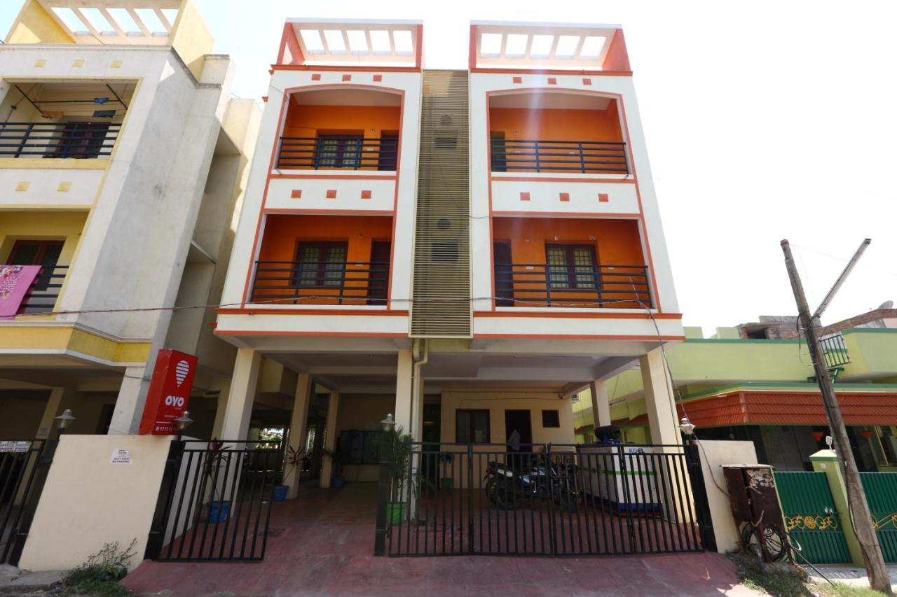 Hotel Oyo 6654 Neighbour 3*